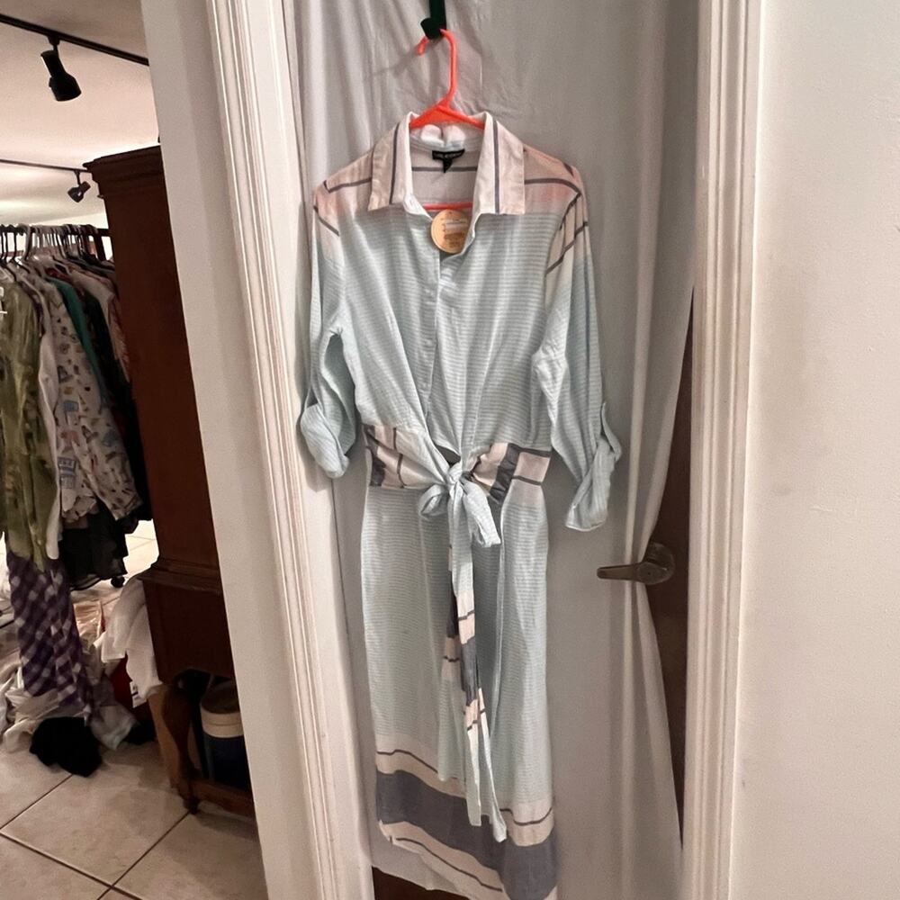 Thread story blue white striped with cropped tie front and long back size lg